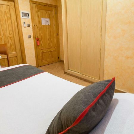 Oyo Hotel Los Alamos Plasencia Εξωτερικό φωτογραφία