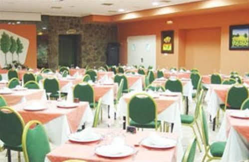 Oyo Hotel Los Alamos Plasencia Εξωτερικό φωτογραφία
