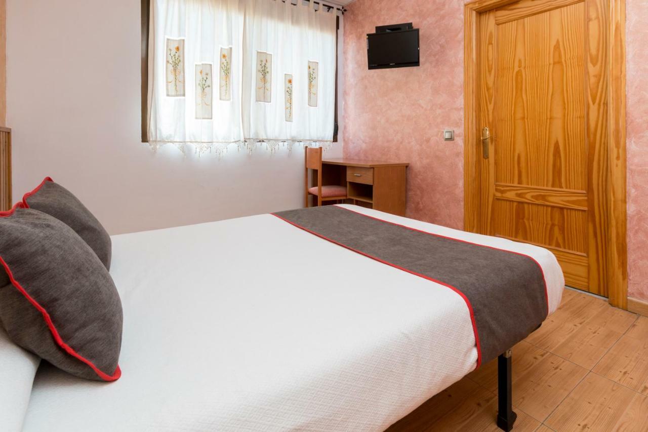 Oyo Hotel Los Alamos Plasencia Εξωτερικό φωτογραφία