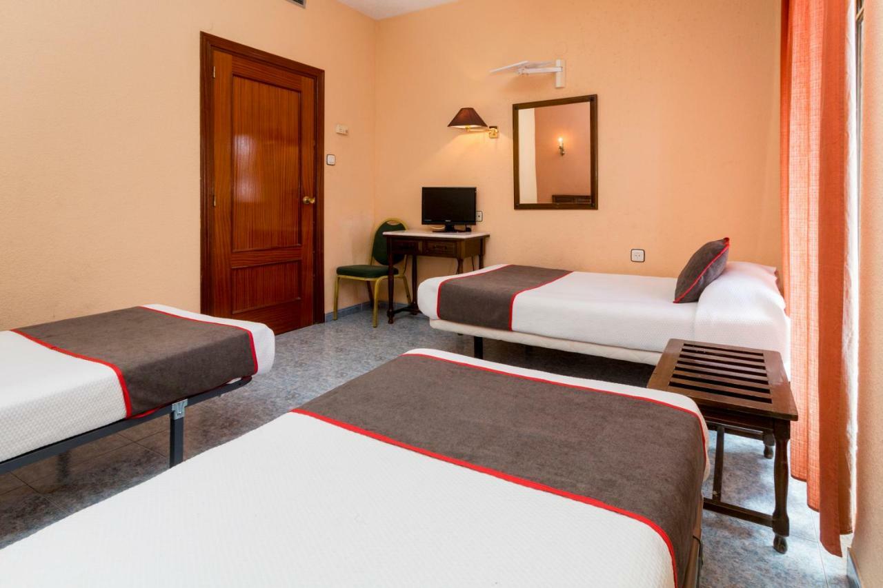 Oyo Hotel Los Alamos Plasencia Εξωτερικό φωτογραφία